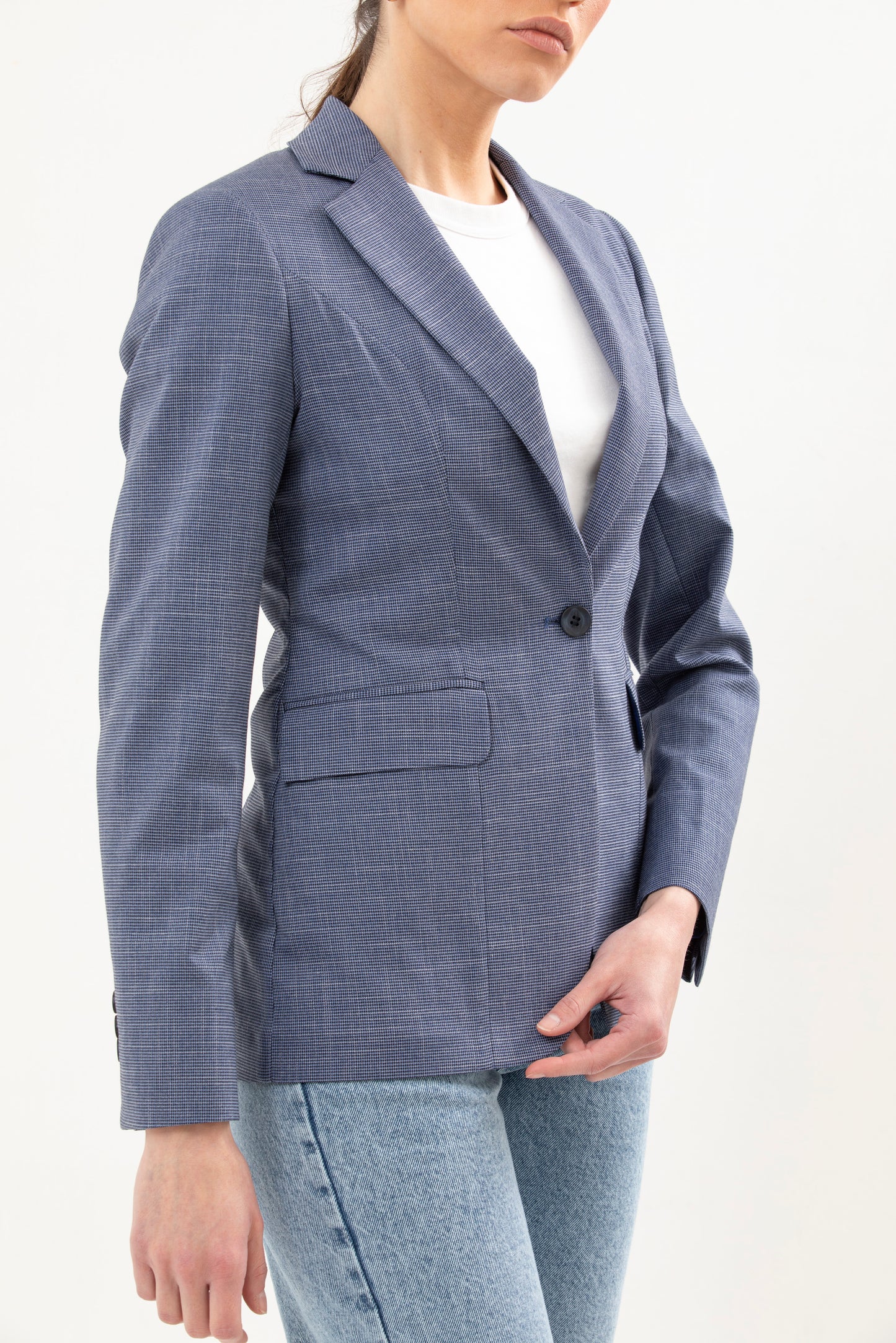 Single Breasted Blazer Featuring 1 Button, Notch Lapel and no lining