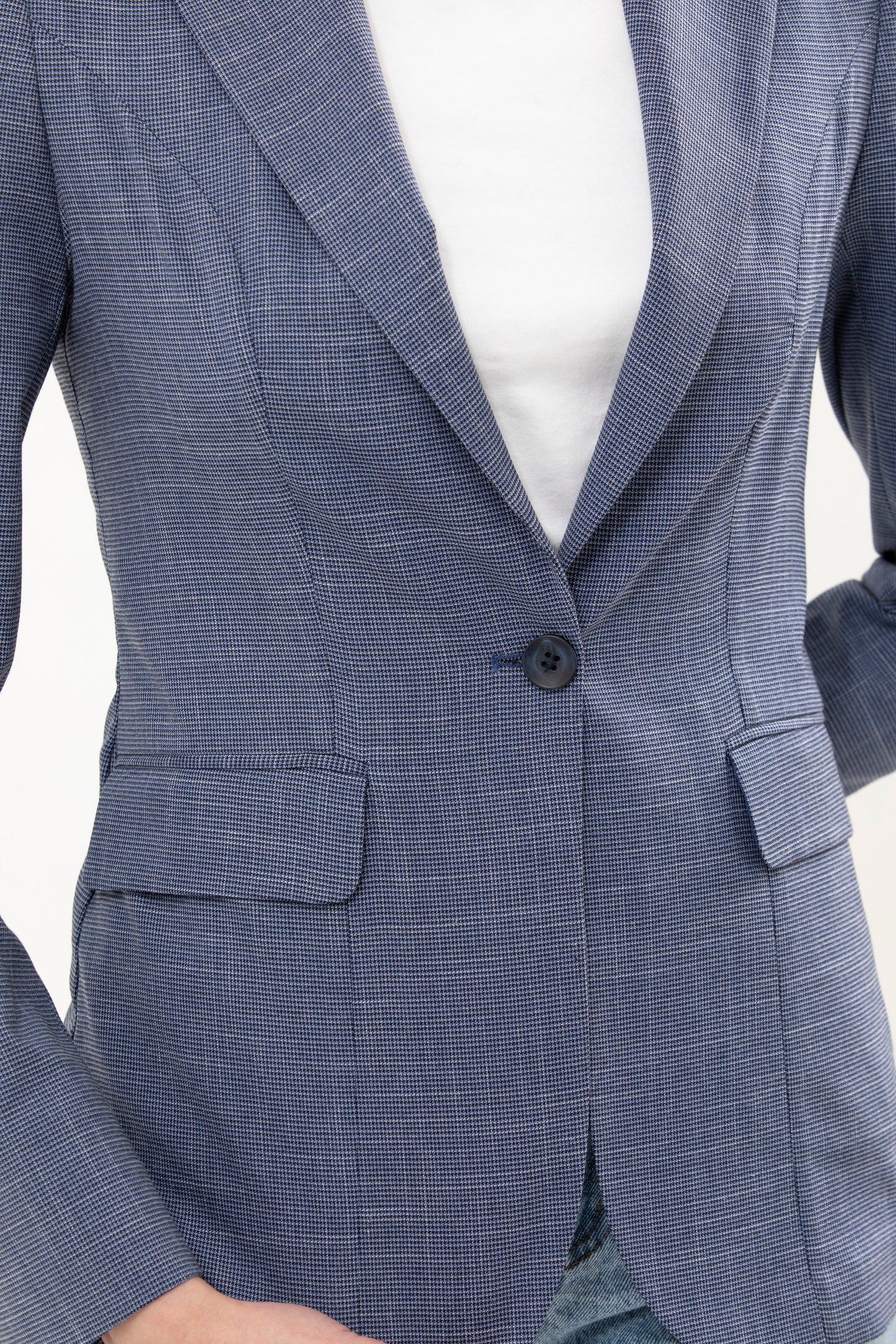 Single Breasted Blazer Featuring 1 Button, Notch Lapel and no lining