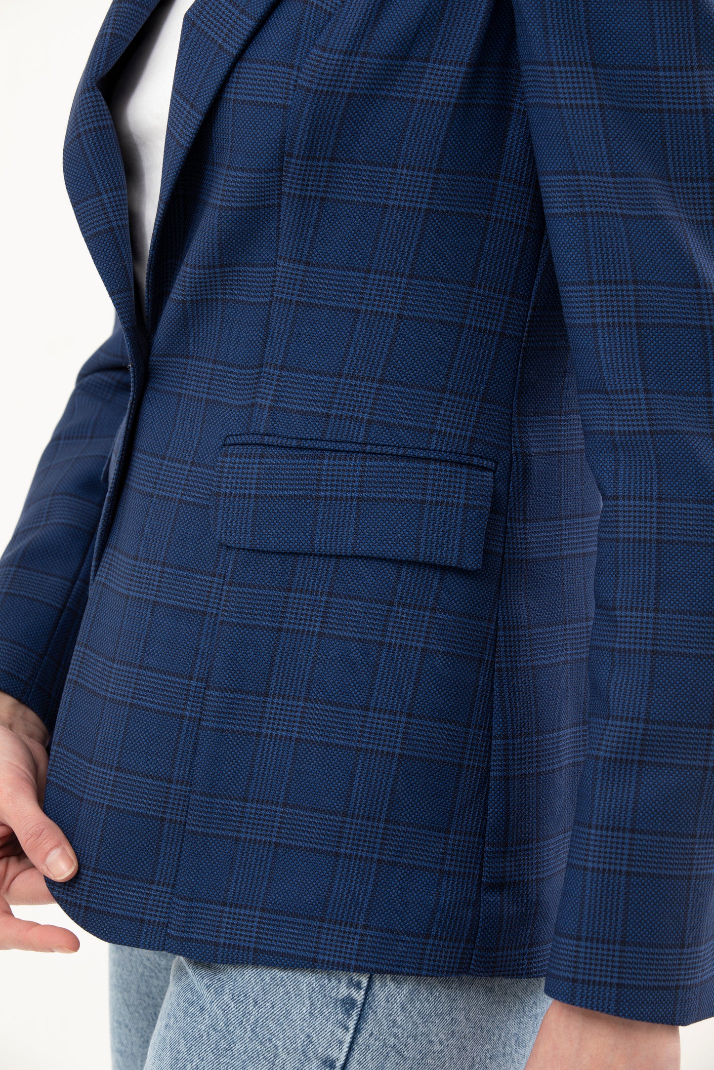 Single Breasted Blazer Featuring 1 Button, Notch Lapel and no lining