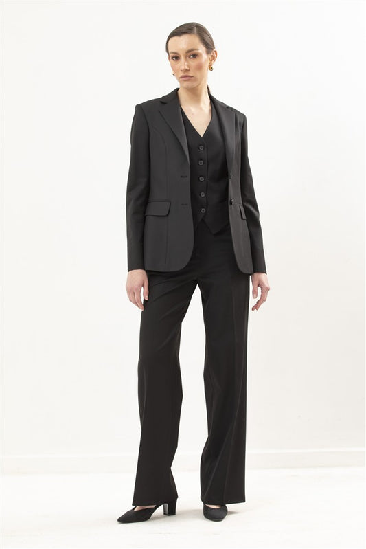 Single Breasted Blazer Featuring 1 Button and a Notch Lapel
